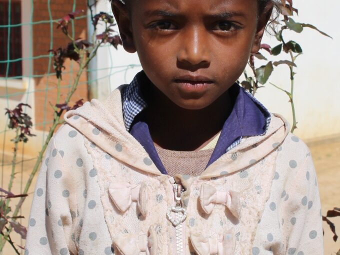 Anna – 7 ans (F) – Ecole de Duve – Andranotaratra – Madagascar
